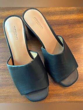 Size 6 AEROSOLES Black Open-Toe Slide